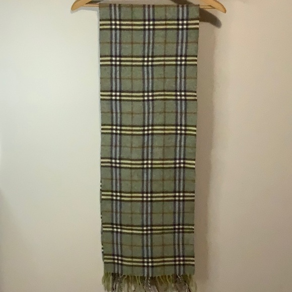 Burberry Green and Grey Nova Check Scarf in 100% Lambswool (70in X 11.5in) - Picture 1 of 5